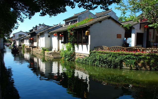 zhouzhuang_Water_Town_is_one_of_ancient_water_towns_in_China.jpg