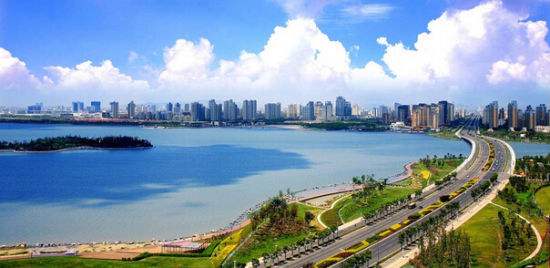 Suzhou_Tours_Suzhou_Tour_Guide_Suzhou_Jinji_Lake.jpg