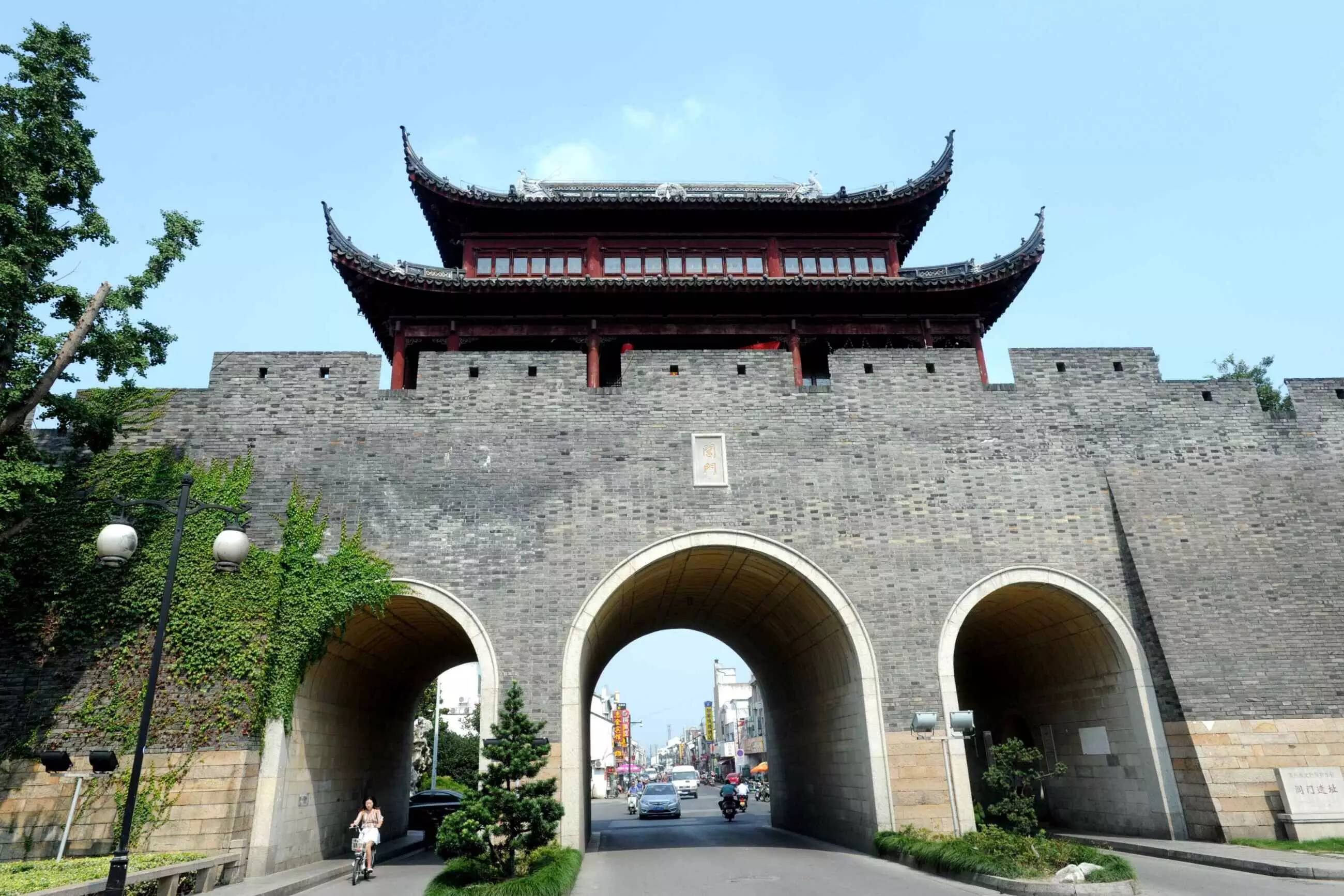 Suzhou_Private_Tours_Suzhou_Travel_Guide_Suzhou_Tour_Suzhou_Highlights_Changmen_Gate4.gif