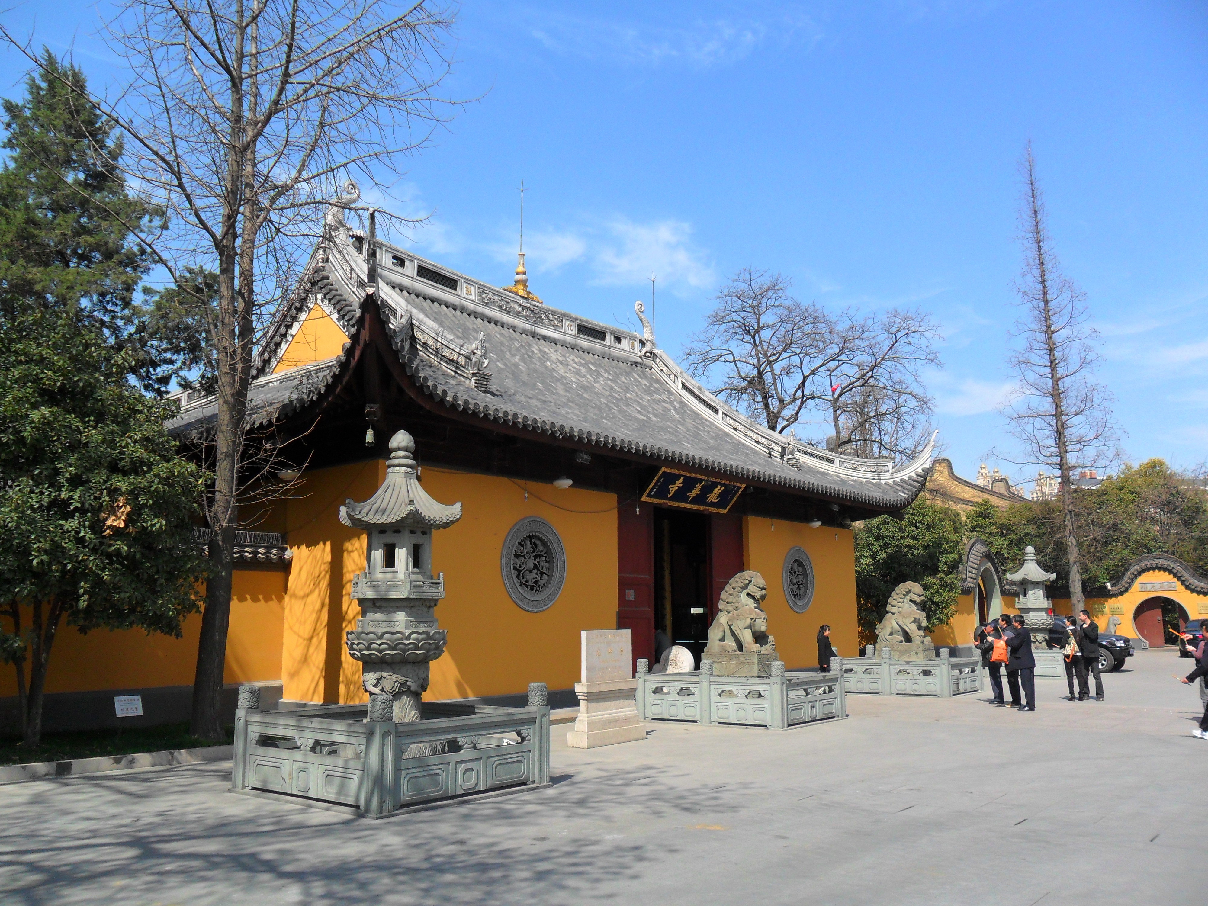 Shanghai_Private_Tours_Shanghai_Travel_Guide_Shanghai_Highlights_Longhua_Temple.jpg