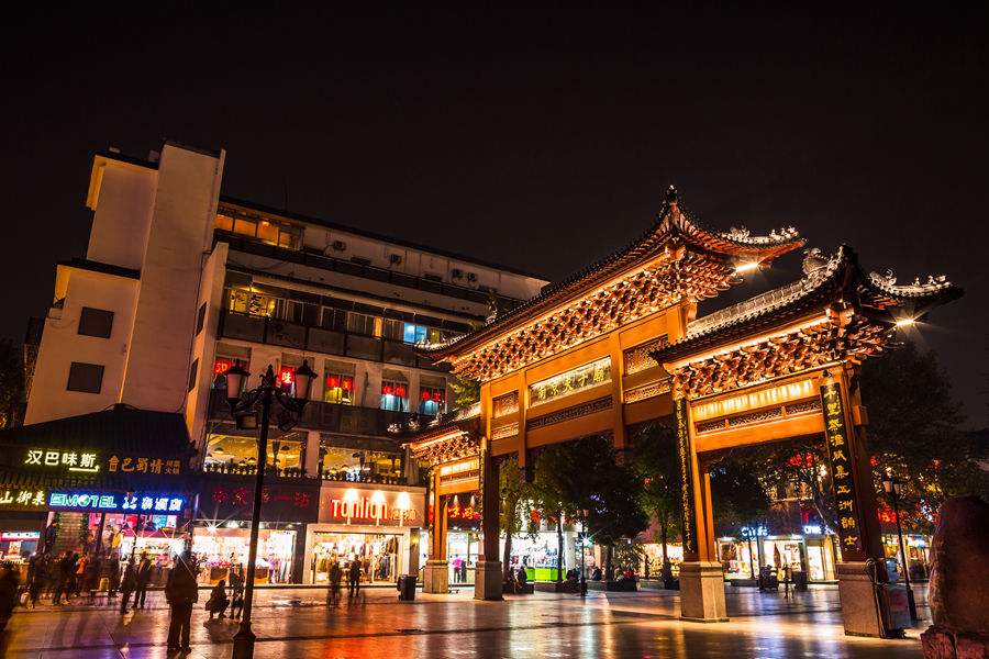 Residents of this area have long had an affinity for lanterns. Starting during the Ming Dynasty, the Lantern Festival is still popular here today. 