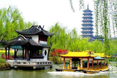The purpose to use "Slender" to describe the lake is to contrast it with the West Lake of Hangzhou, Zhejiang Province, one of Jiangsu’s neighbor provinces, by emphasizing that the lake is narrower but longer, like a slender and tall beauty.