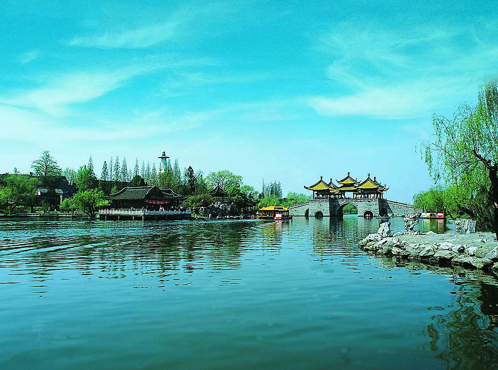 The purpose to use "Slender" to describe the lake is to contrast it with the West Lake of Hangzhou, Zhejiang Province, one of Jiangsu’s neighbor provinces, by emphasizing that the lake is narrower but longer, like a slender and tall beauty.