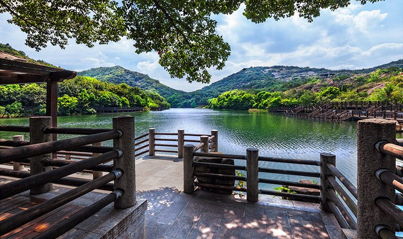 Located 16 kilometers from downtown of Suzhou, around half an hour driving, Baimajian Ecological Garden has four scenic areas and two public leisure areas.