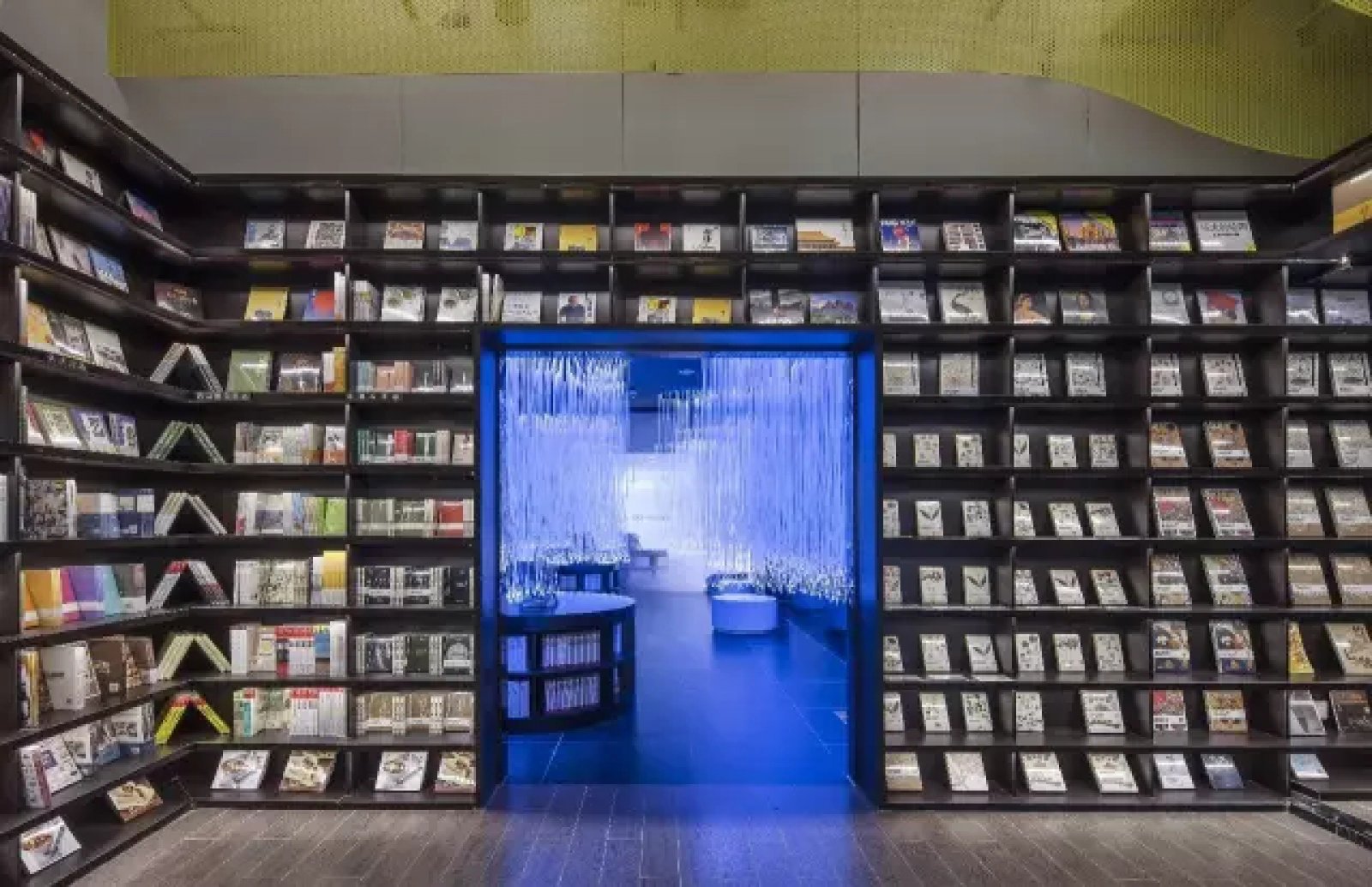 Zhongshu Bookstore has put its new branch in Suzhou into trial operation on September 7. With its one-of-a-kind, exploratory designs, China's Zhongshu bookstore chain extends the voyage of discovery beyond the covers of its stock.