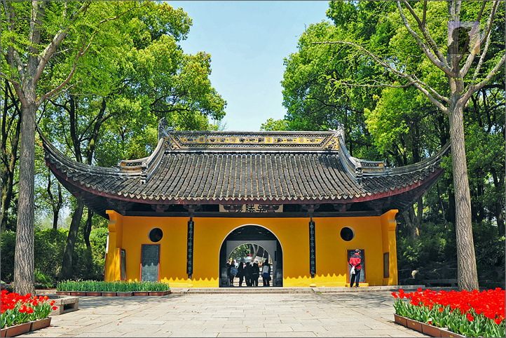 Lingyan_Mountain_Temple.jpg