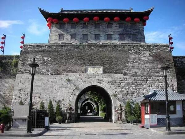 zhonghua_gate.jpg