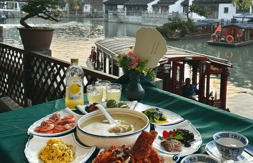 canal-side-lunch