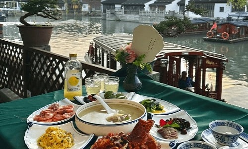canal-side-lunch