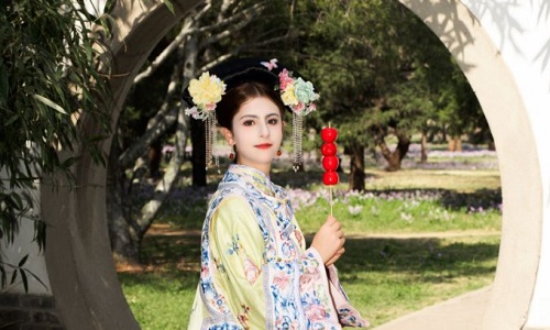 beijing-wear-traditional-Chinese-clothing