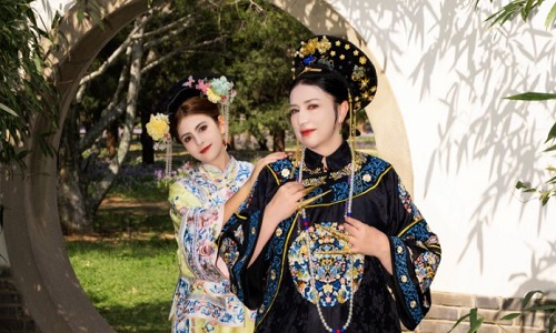 wear-traditional-Chinese-clothing