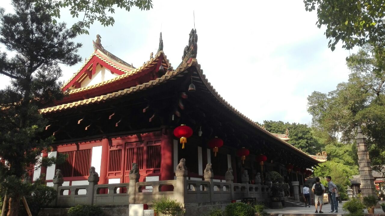 Six-Banyan-Temple