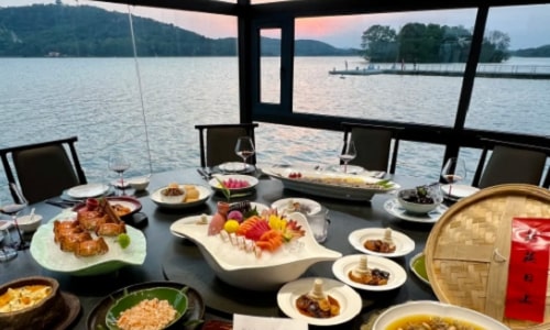 lakeside-dining