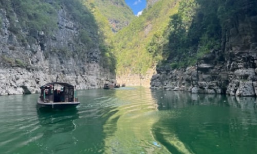 lesser-three-gorges-boat