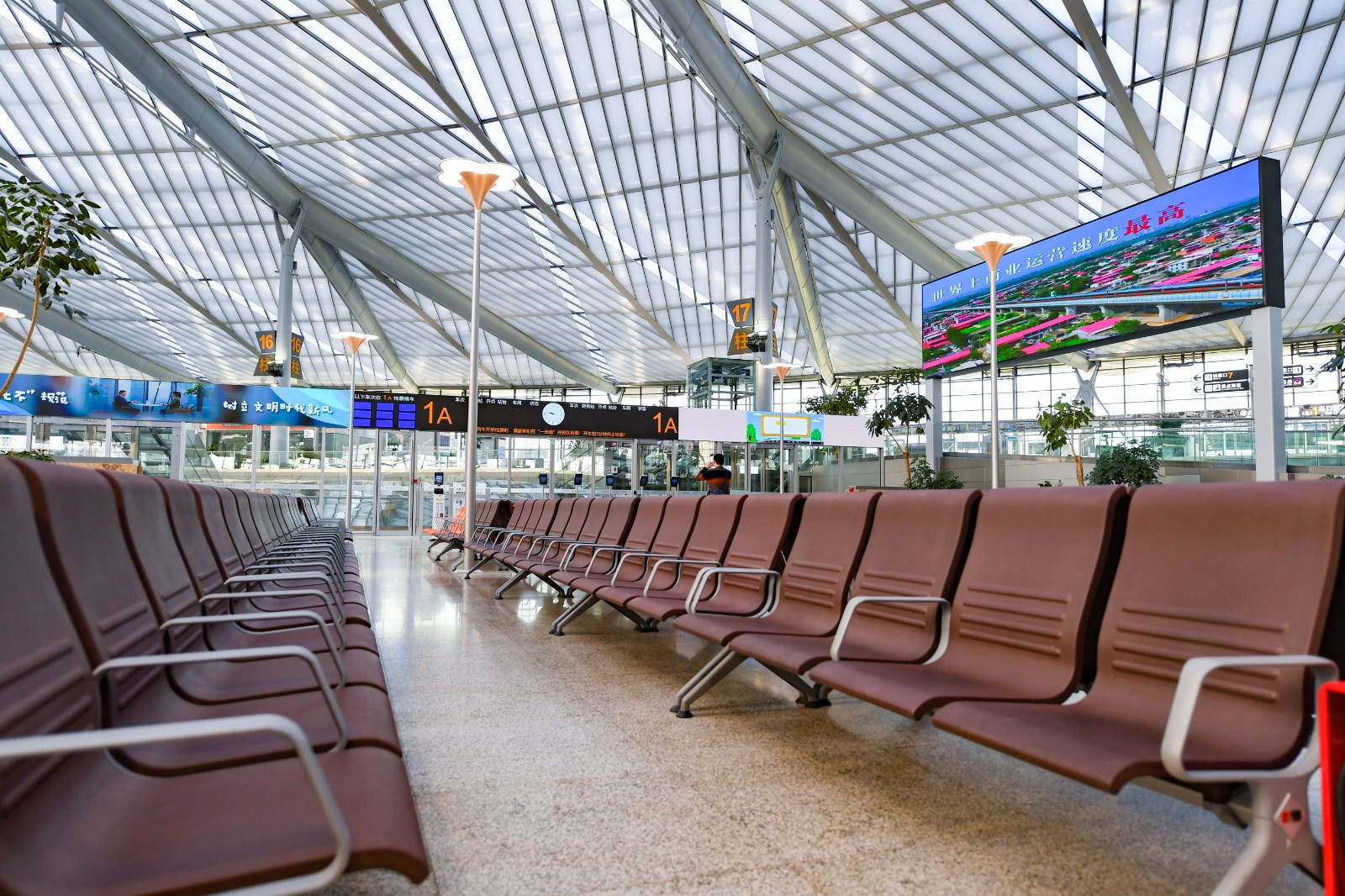 Shanghai-South-Railway-Station-01