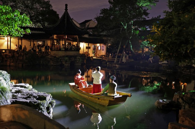 Master-of-the-Nets-Garden-Night-Garden3